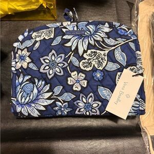 Vera Bradley medium travel organizer in the retired "Tropics Tapestry” design